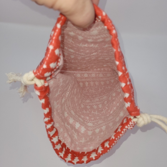 CLOTH DRAWSTRING MED GIFT BAGS 10'' X 11'' - Picture 6 of 6